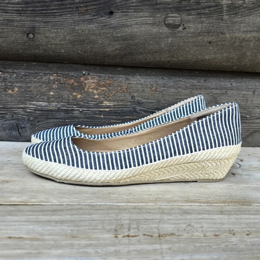 American Eagle by Payless Coastal Nautical Striped Espadrille Comfort Wedge 9.5M